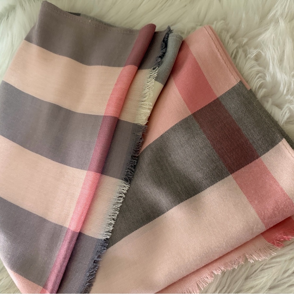 Burberry Wrap Shawl Scarf. - Picture 12 of 16